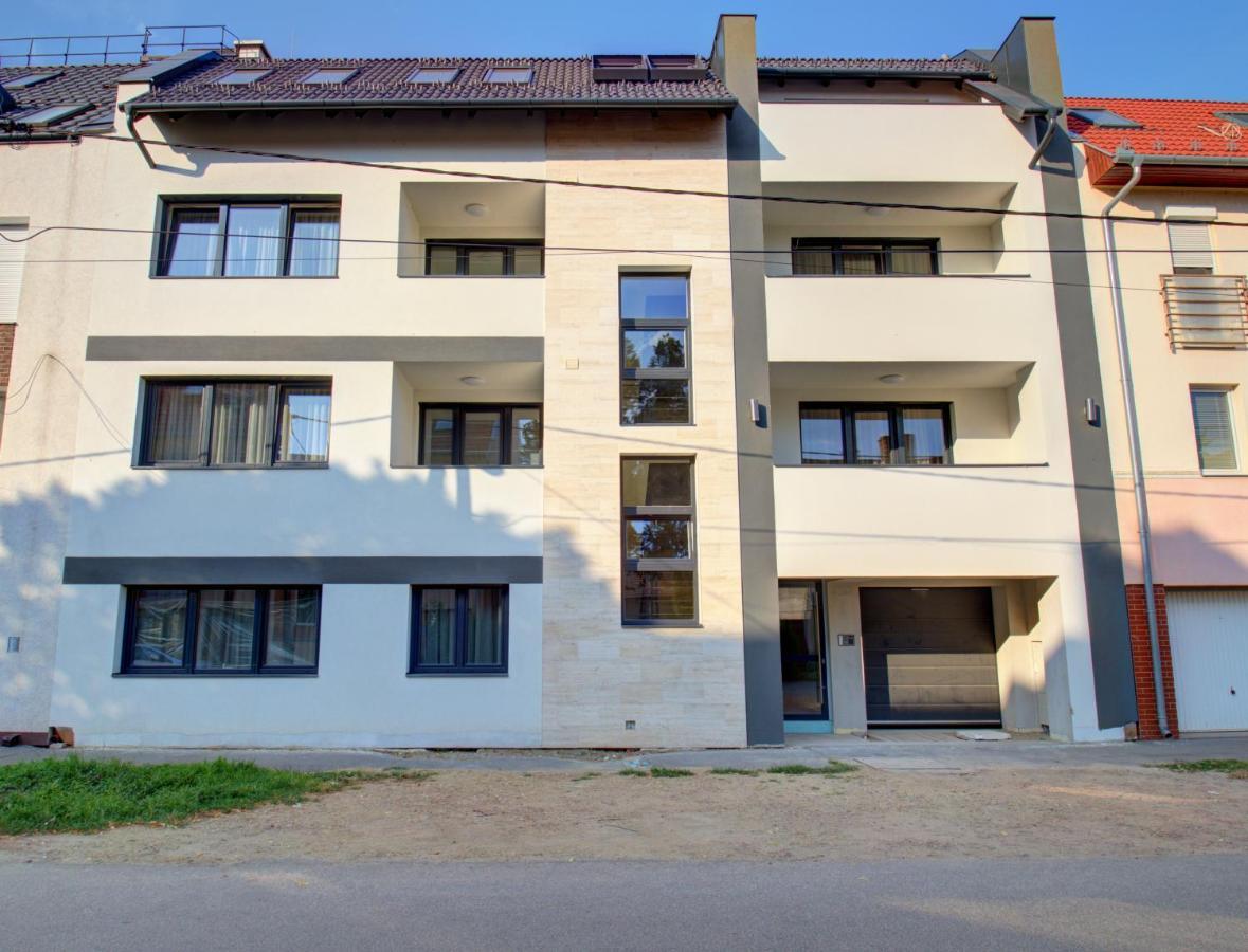 Appartamento Hajnal Apartman Szeged Esterno foto