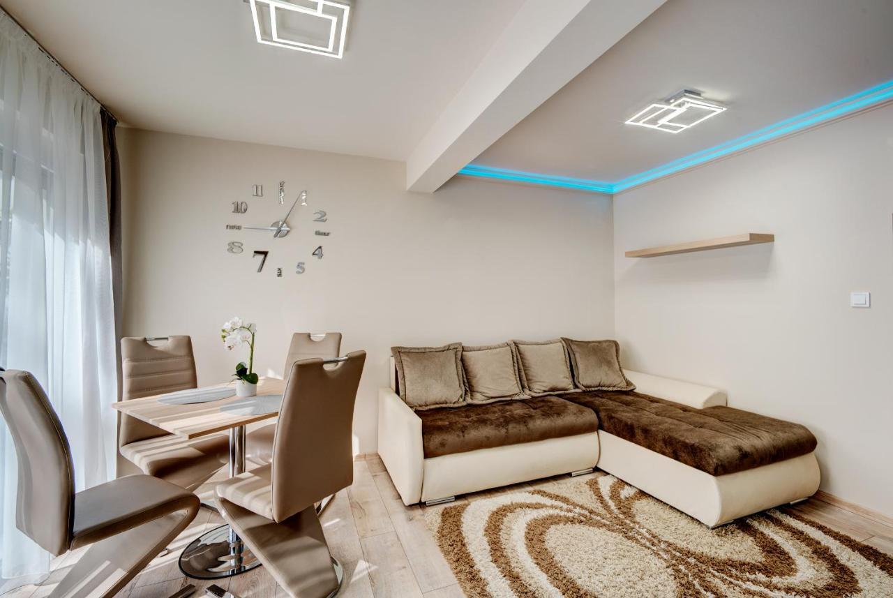 Appartamento Hajnal Apartman Szeged Esterno foto
