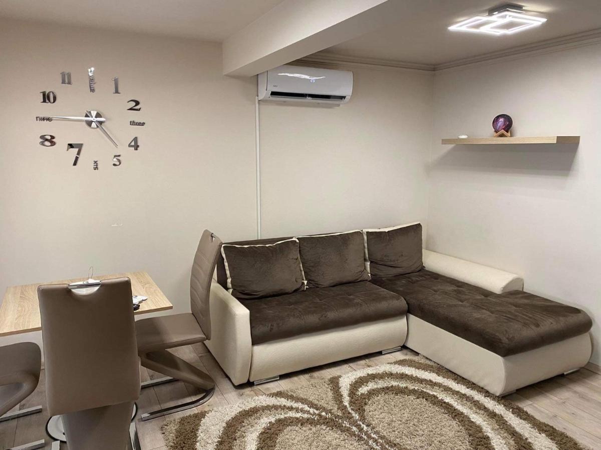 Appartamento Hajnal Apartman Szeged Esterno foto