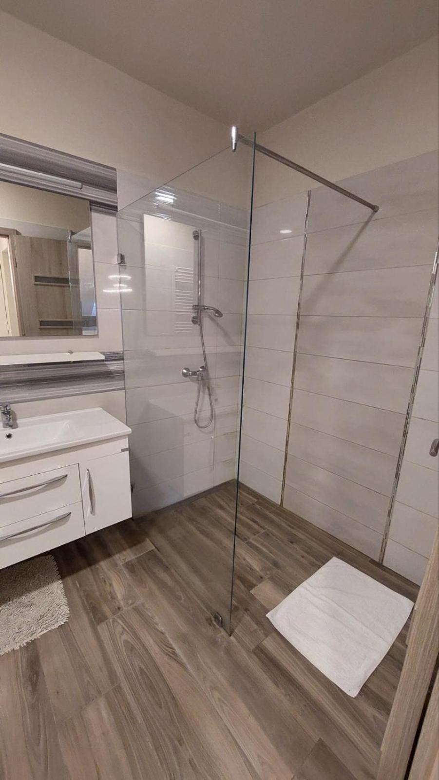 Appartamento Hajnal Apartman Szeged Esterno foto