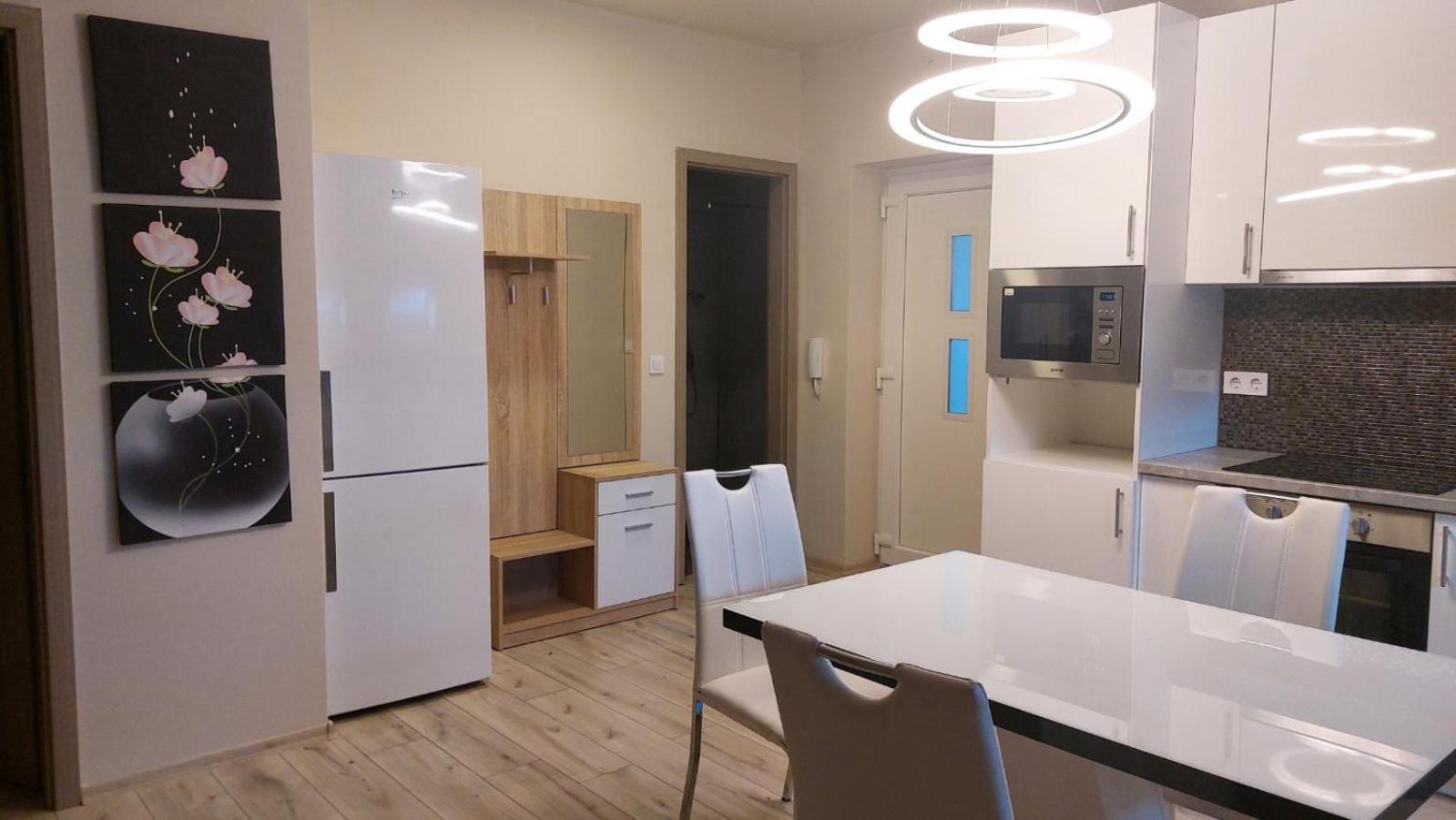 Appartamento Hajnal Apartman Szeged Esterno foto