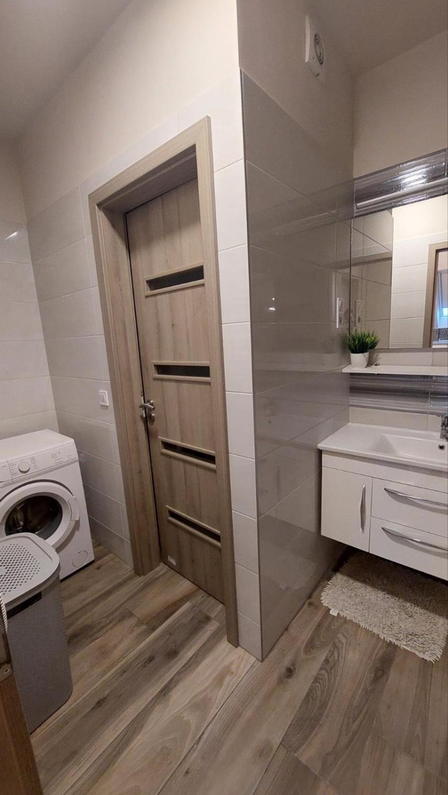 Appartamento Hajnal Apartman Szeged Esterno foto